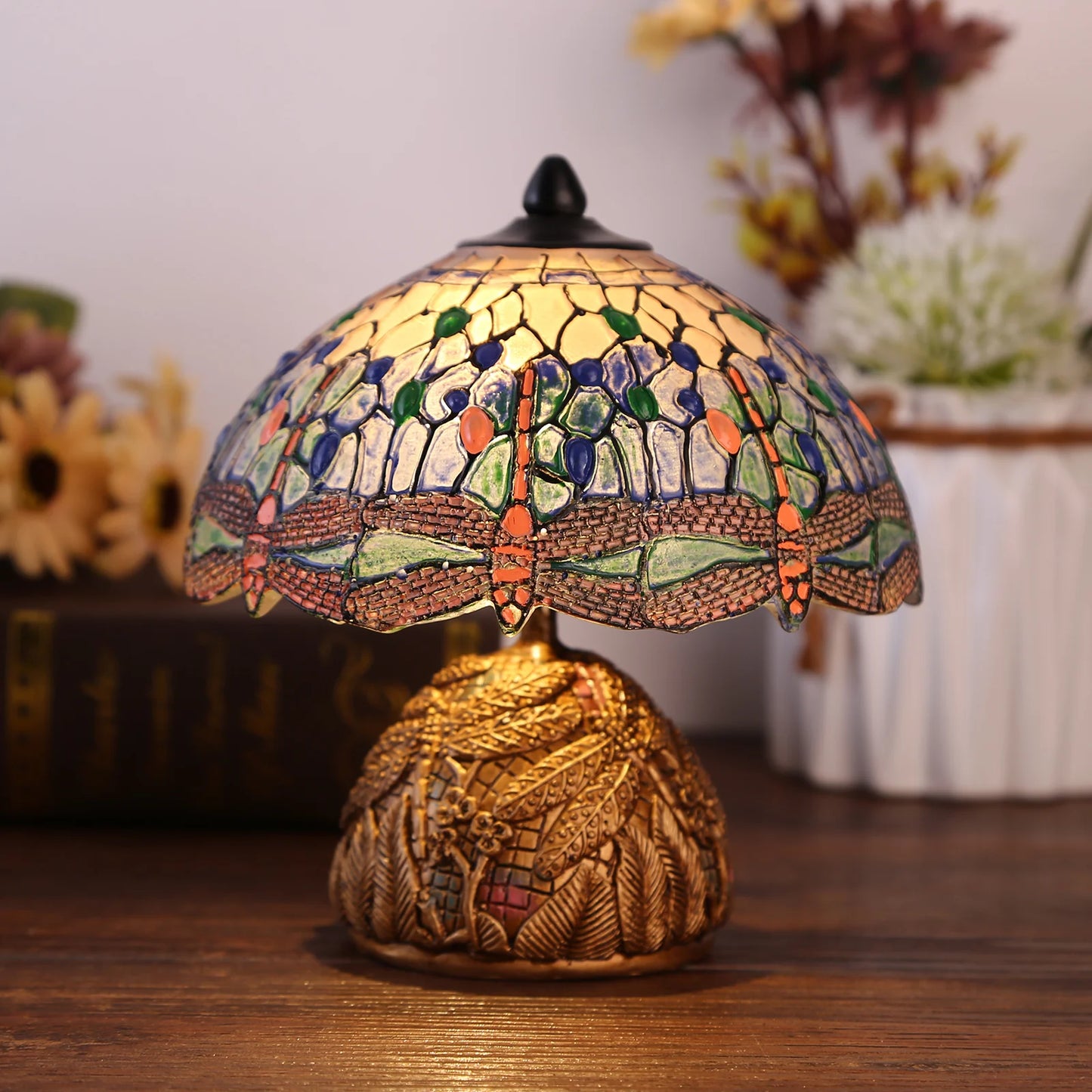 Luxurious Antique Style Stained Glass Table Lamp